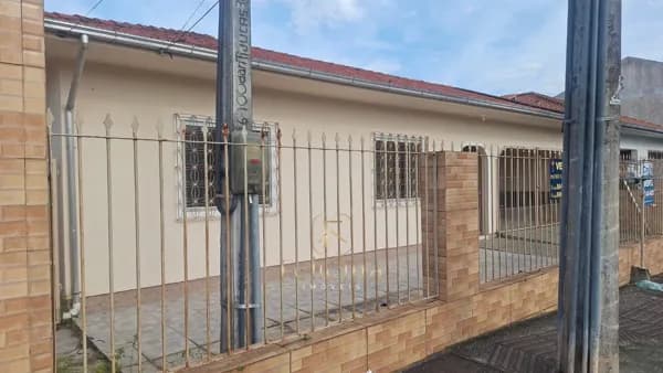 Casa com 03 dormitórios e 02 banheiro em Jardim Cidade de Florianópolis, São José/SC