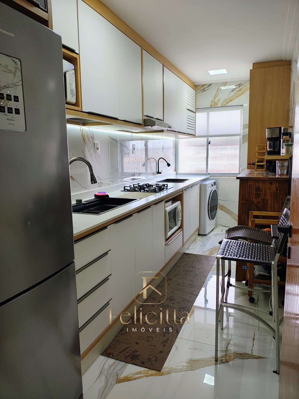 Apartamento com 02 dormitórios no bairro Capoeiras em Florianópolis/SC