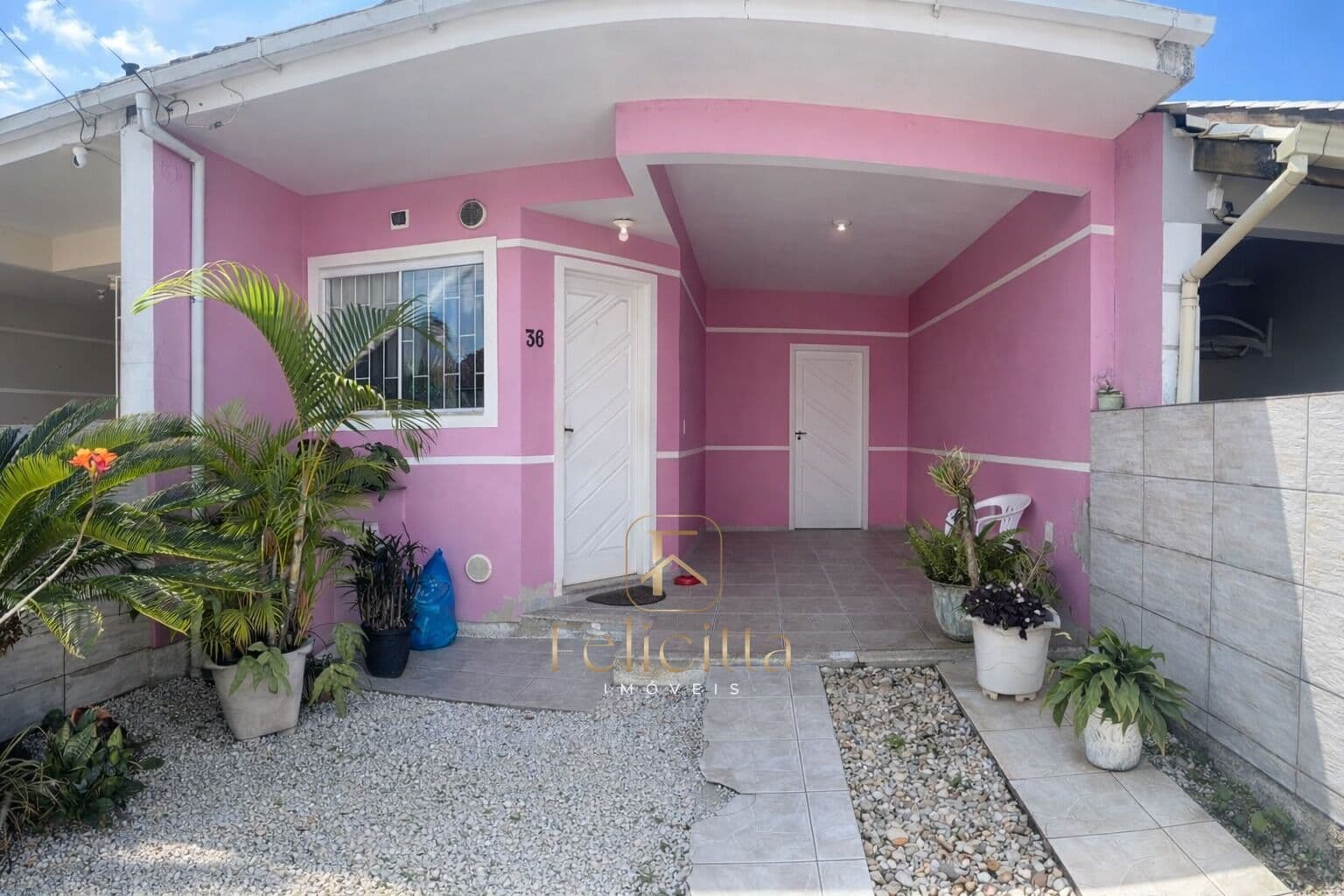Casa Geminada 02 dormitórios no bairro Forquilhas em São José/SC