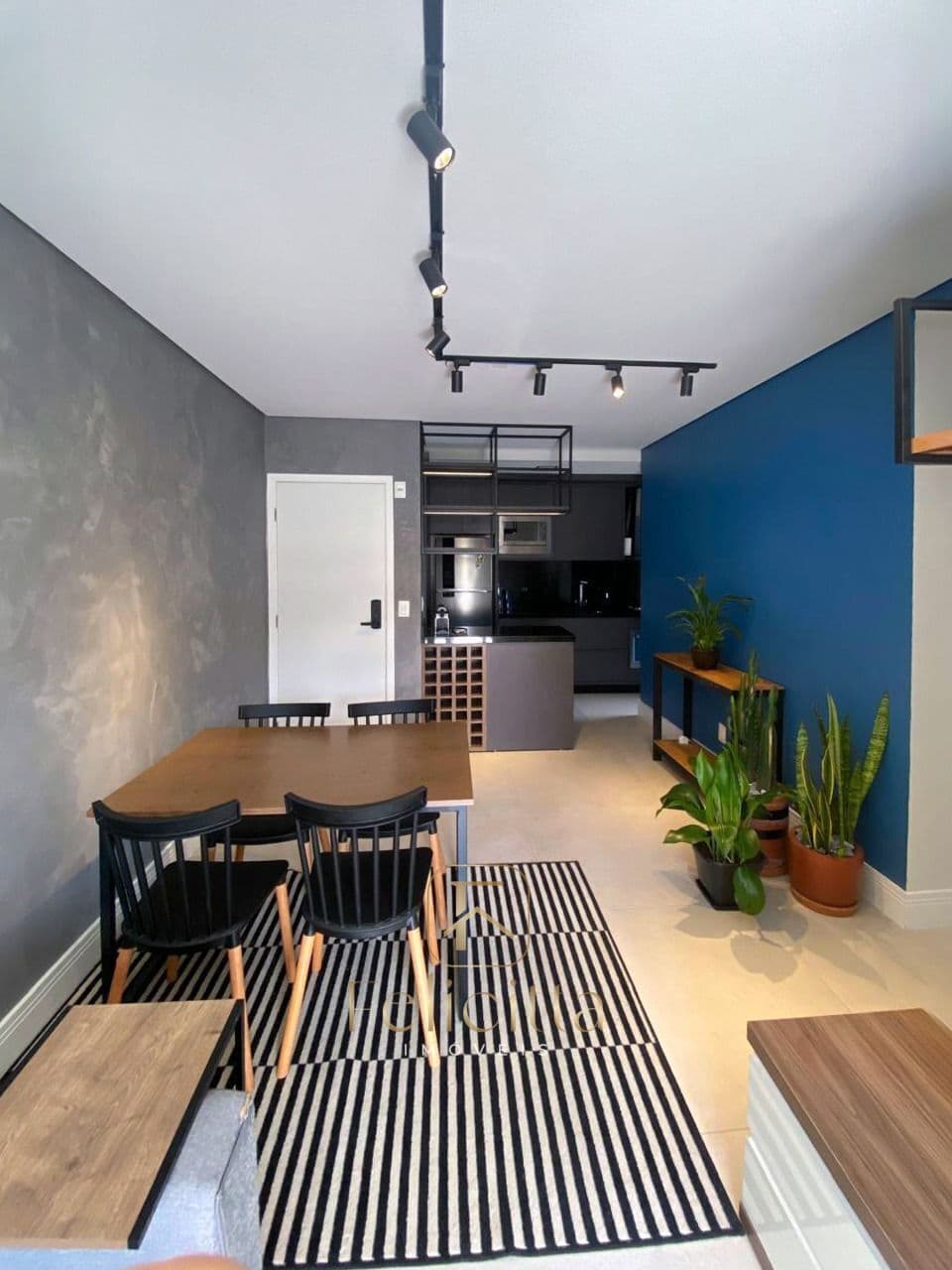 Apartamento com 02 dormitórios 01 suíte no Centro Histórico em São José/SC