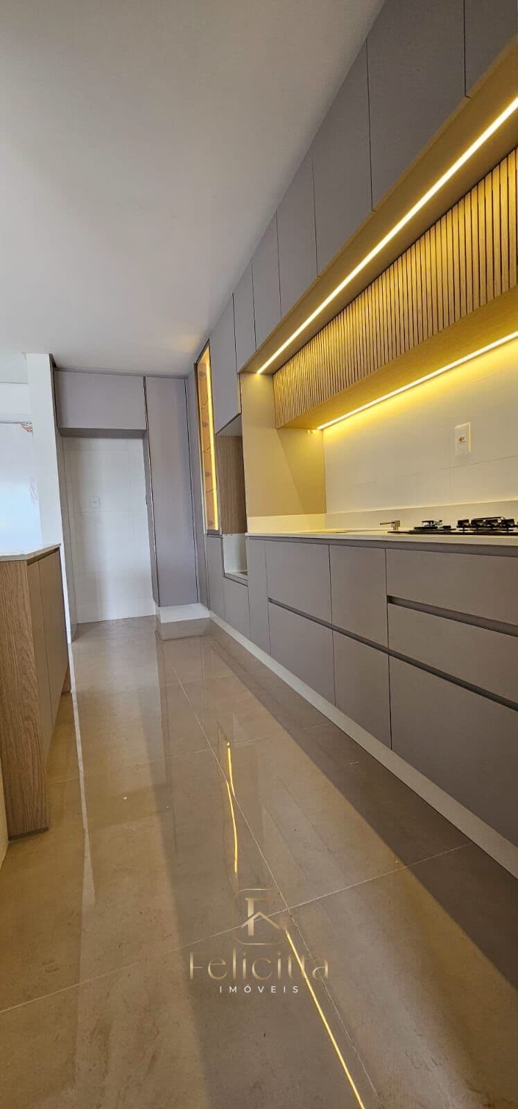 Apartamento com 02 dormitórios 01 suíte no bairro Nossa Senhora do Rosário, em São José/SC