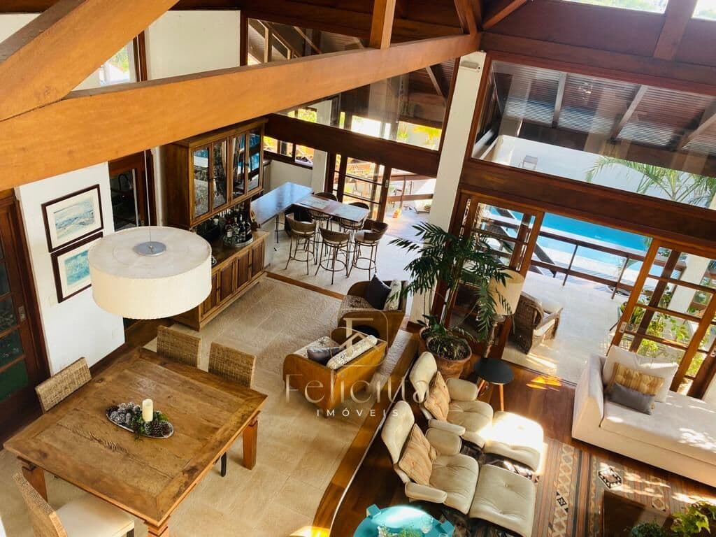 Casa de 4 dormitórios, mobiliada, à venda, no bairro João Paulo em Florianópolis