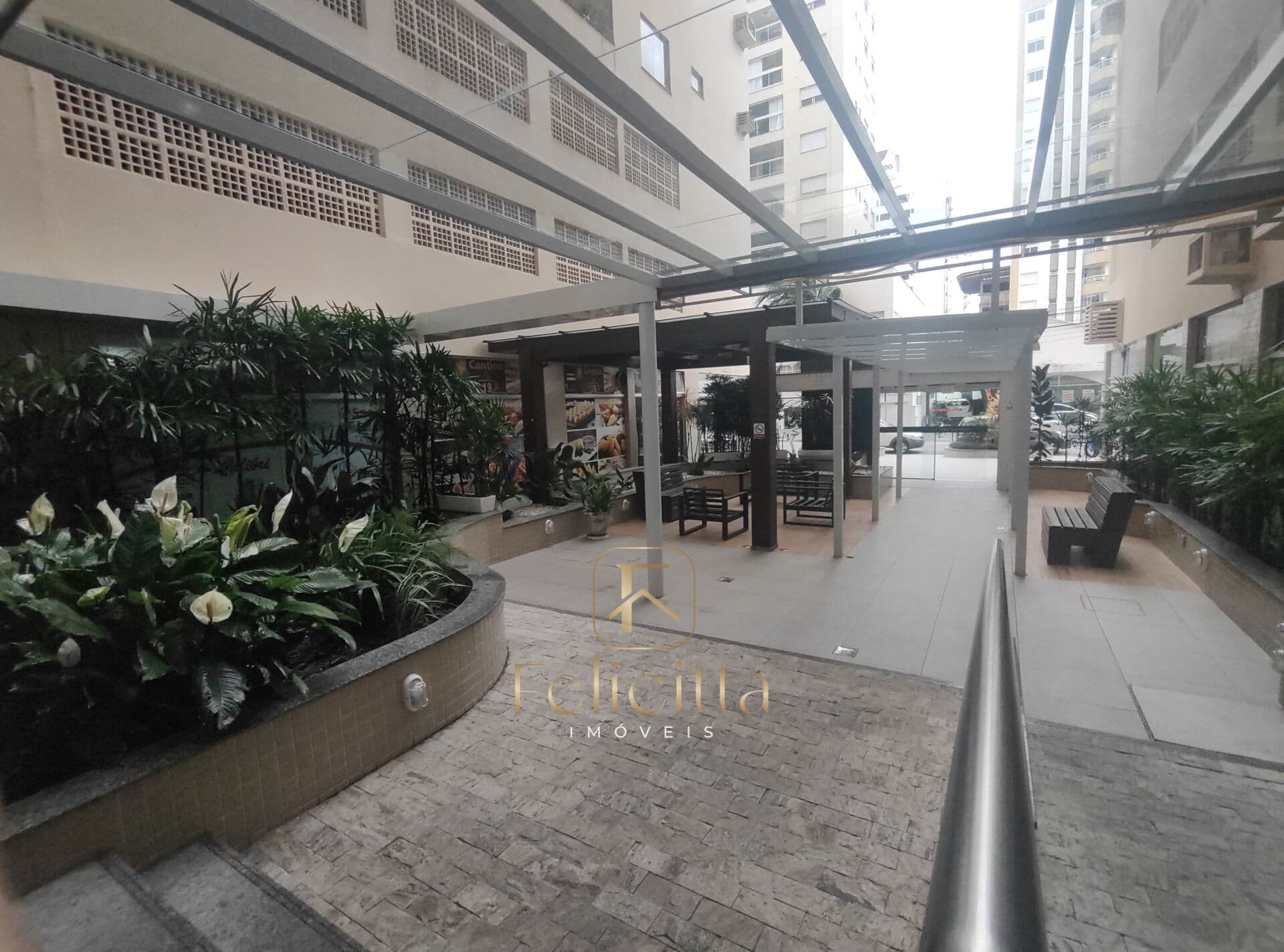 Apartamento com 02 dormitórios em Campinas, São José/SC