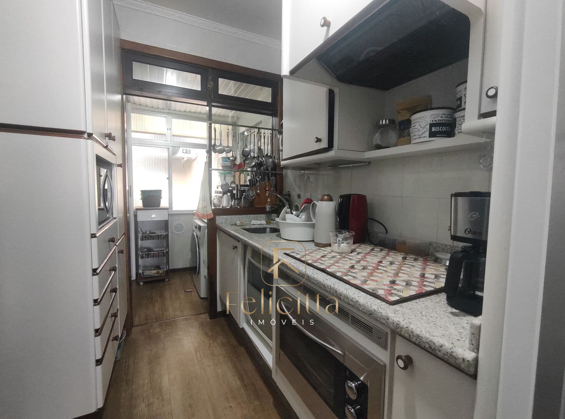 Apartamento com 03 dormitórios no bairro Kobrasol em São josé/SC