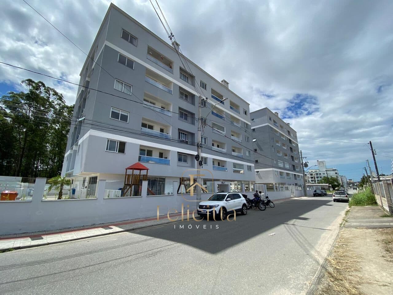 Apartamento com 02 dormitórios 01 suíte em Aririú em Palhoça/SC