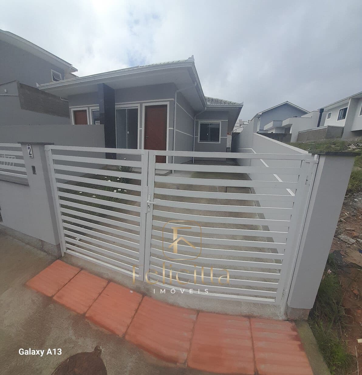 Casa Geminada com 02 domitórios no bairro Potecas em São José/SC