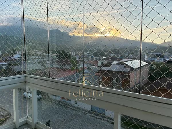 Apartamento com 03 dormitórios 01 suíte no bairro Fundos em Biguaçu/SC