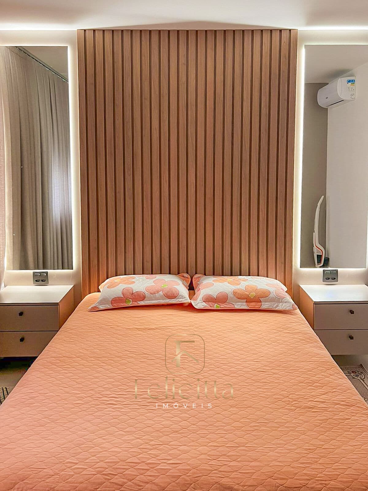 Apartamento mobiliado com 3 quartos (1 suíte) + 2 vagas e terraço, em Palhoça