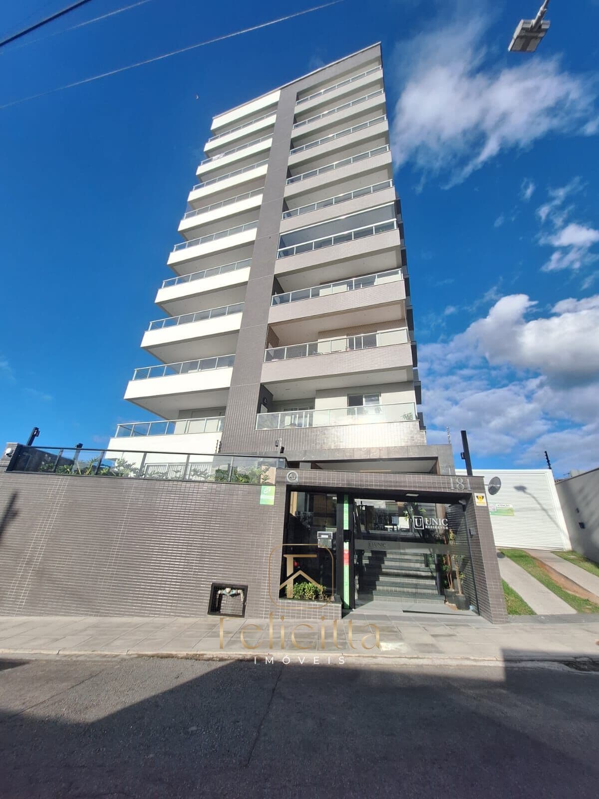 Apartamento com 02 dormitórios 01 suíte em Barreiros, São José/SC