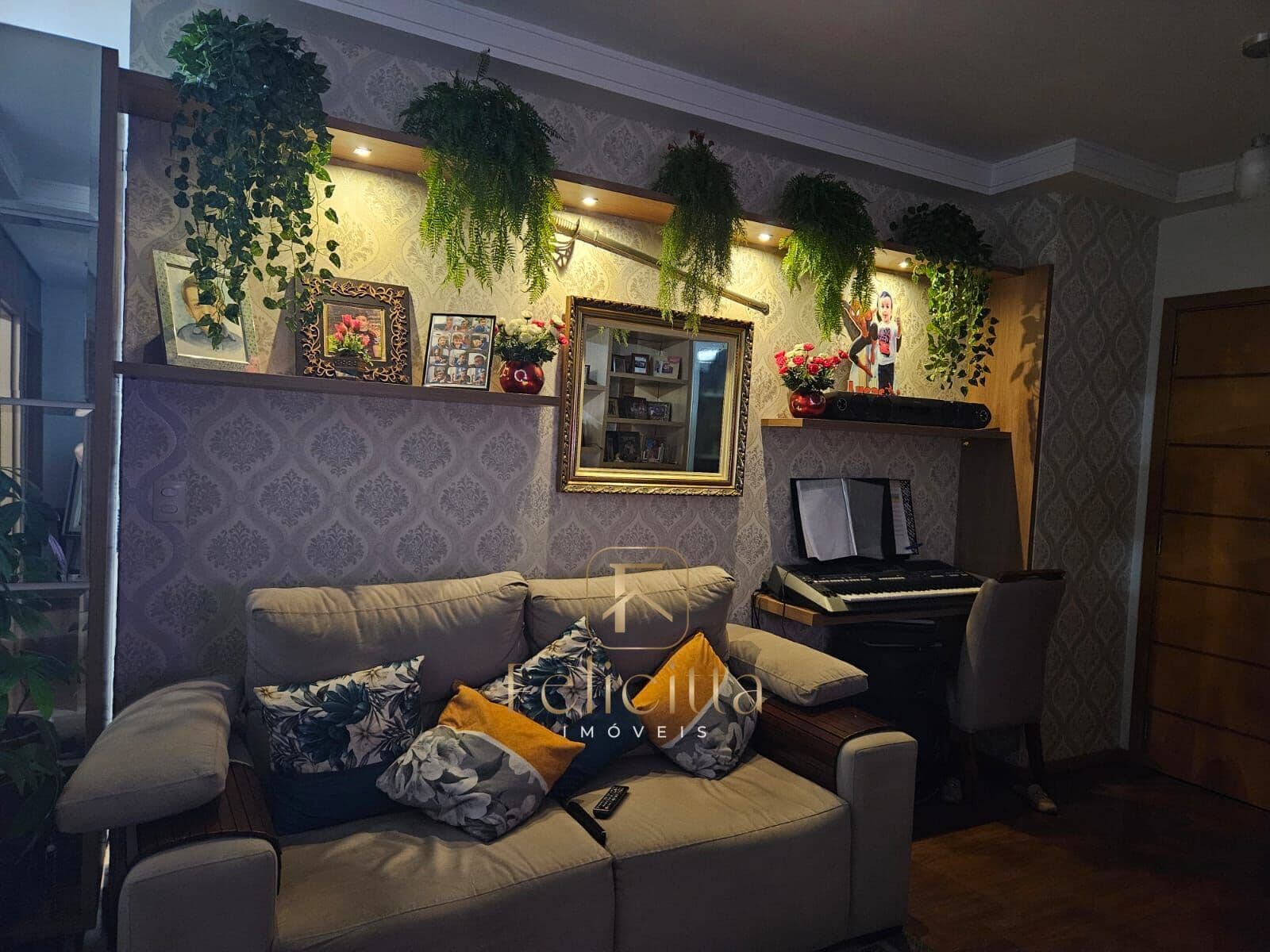 Oportunidade em Campinas! Apartamento à venda 2 dorm., sacada e com sol da manhã