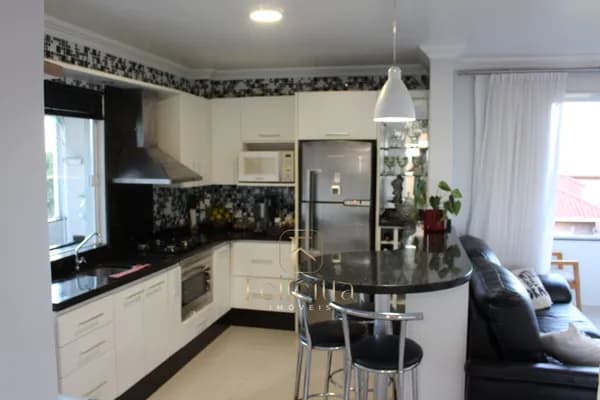 Apartamento com 02 dormitórios em Serraria, São José/SC.