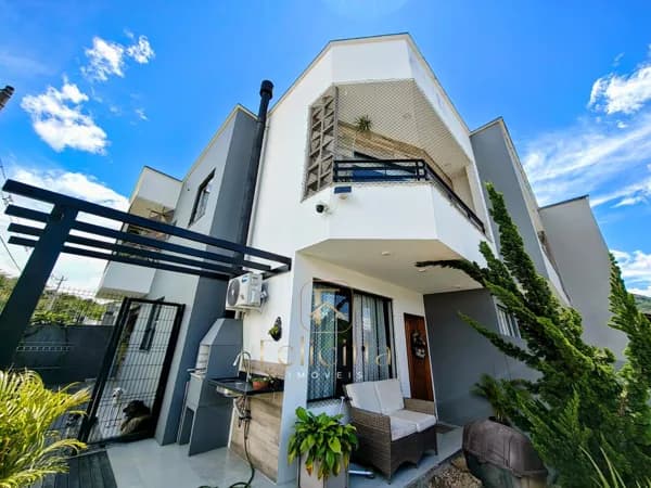 Casa Sobrado com 03 Dormitórios, 01 Suíte, em Forquilhas – São José/SC