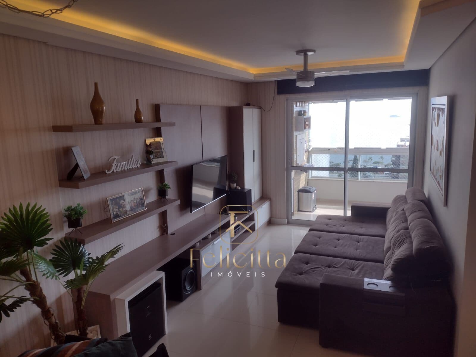 Apartamento com 03 dormitórios no bairro Agronômica em Florianópolis/SC