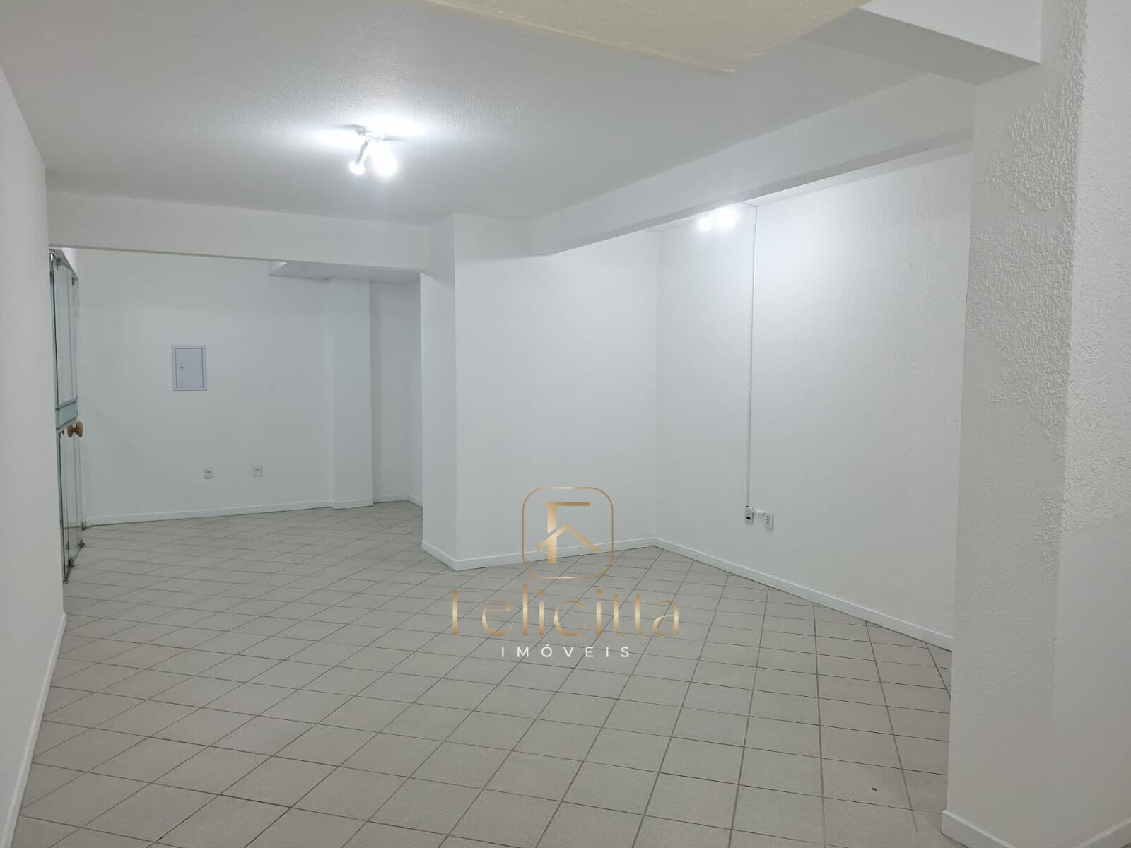 Loja comercial no bairro Praia Comprida, em São José/SC