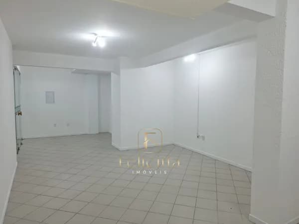 Loja comercial no bairro Praia Comprida, em São José/SC