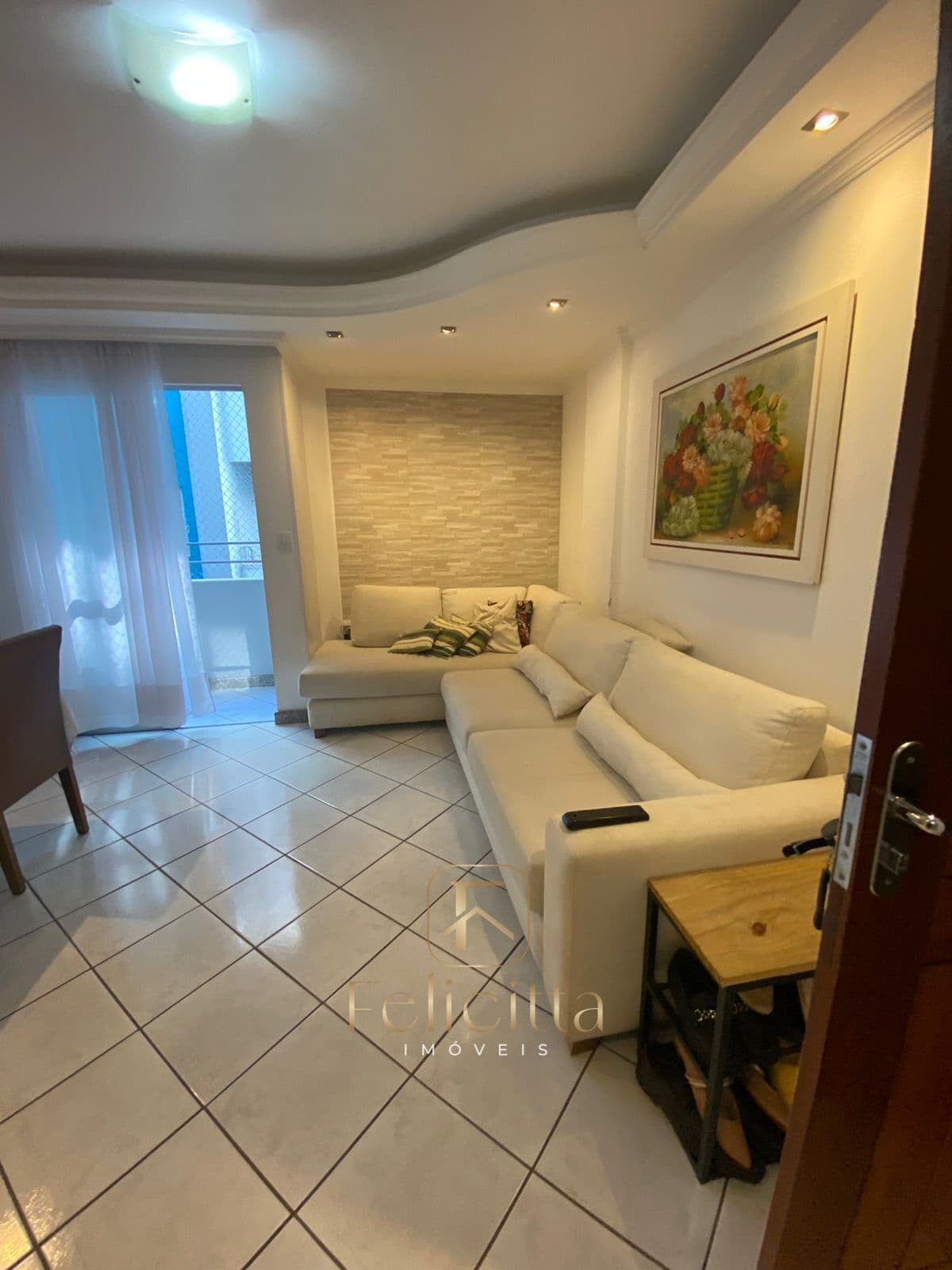 Apartamento com 02 dormitórios em Barreiros, São José/SC