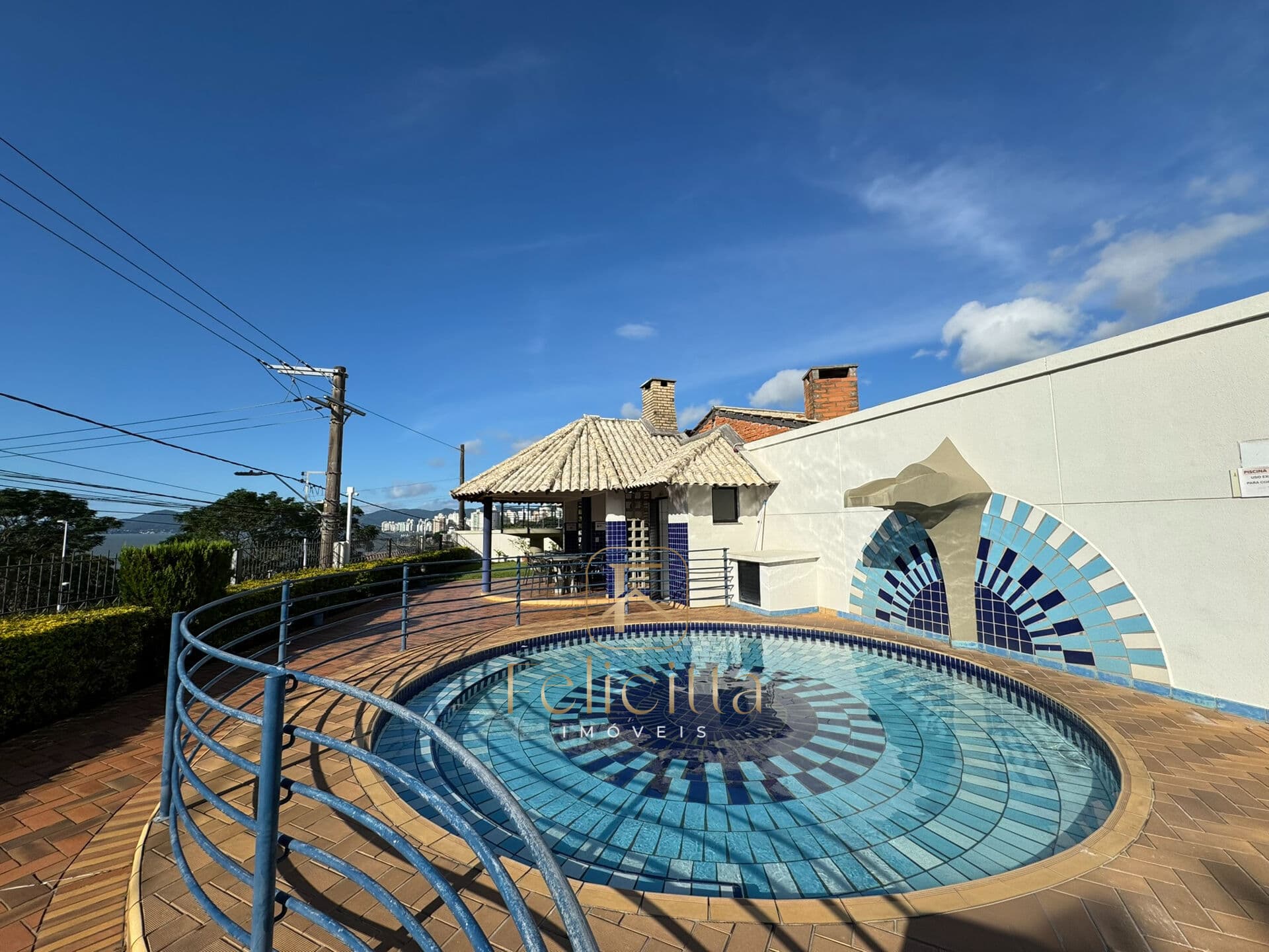Apartamento em 03 dormitórios, sendo 01 suíte em Capoeiras, Florianópolis/SC
