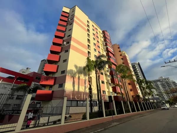 Apartamento com 04 dormitórios 02 suítes no bairro Kobrasol em São José/SC
