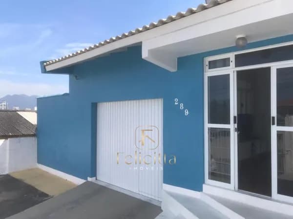 Casa com 03 dormitórios 02 banheiros no bairro Passa Vinte, em Palhoça/SC