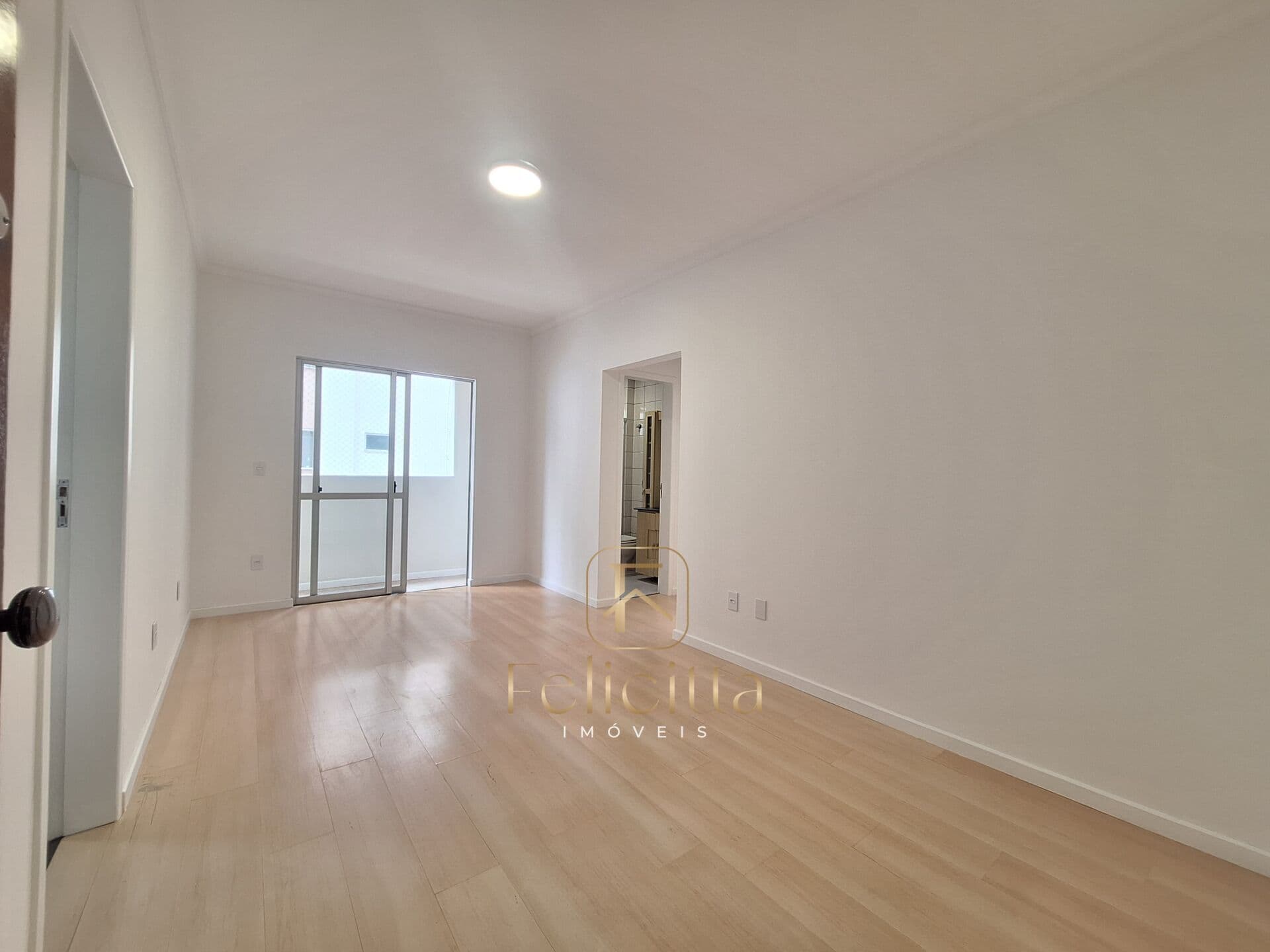 Apartamento com 02 dormitórios em Campinas, São José/SC