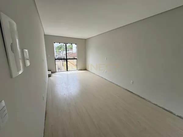 Sobrado triplex com 2 Suítes na Escola Agricola
