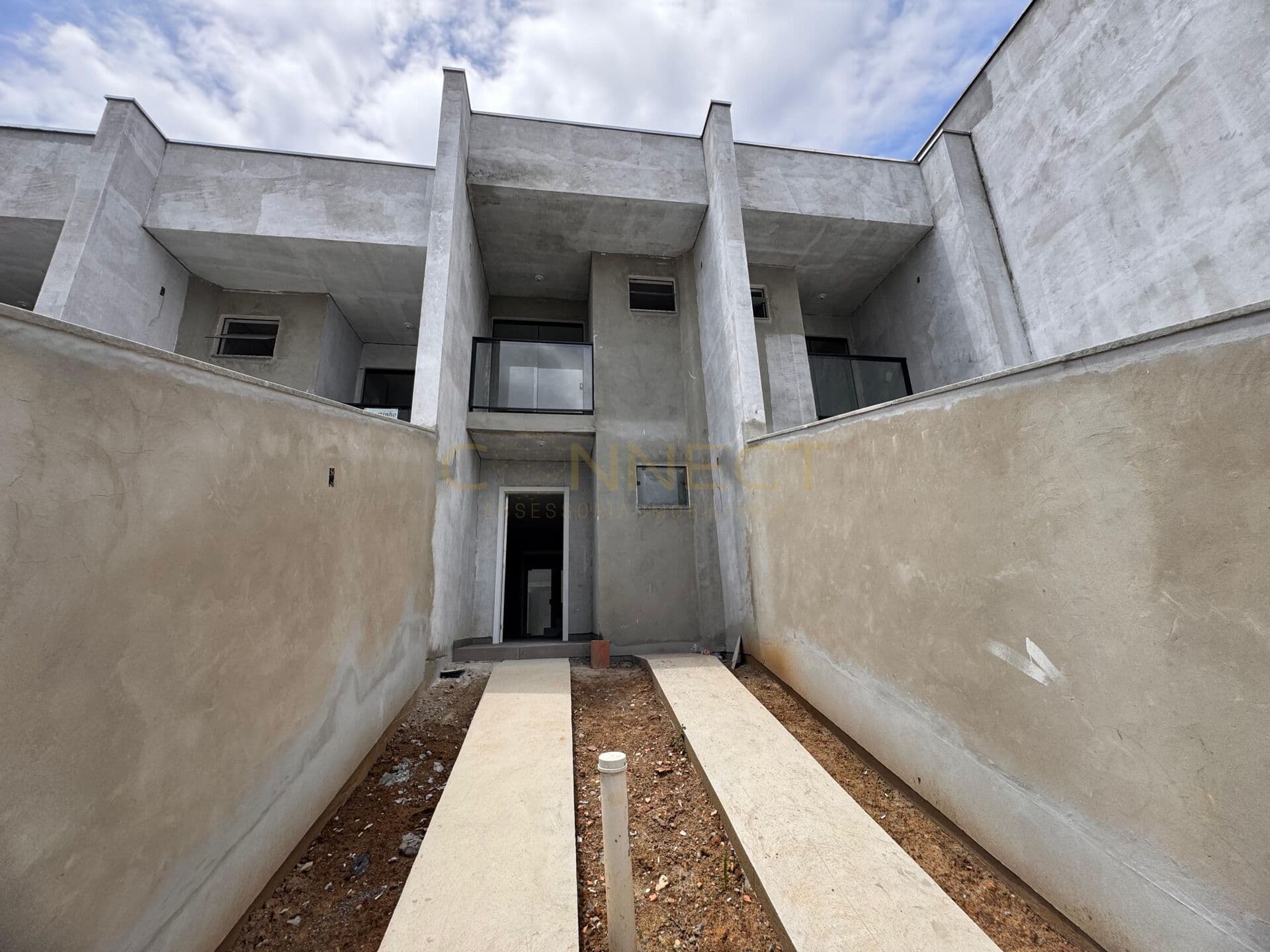Sobrado 2 Suítes e 2 Vagas de Garagem