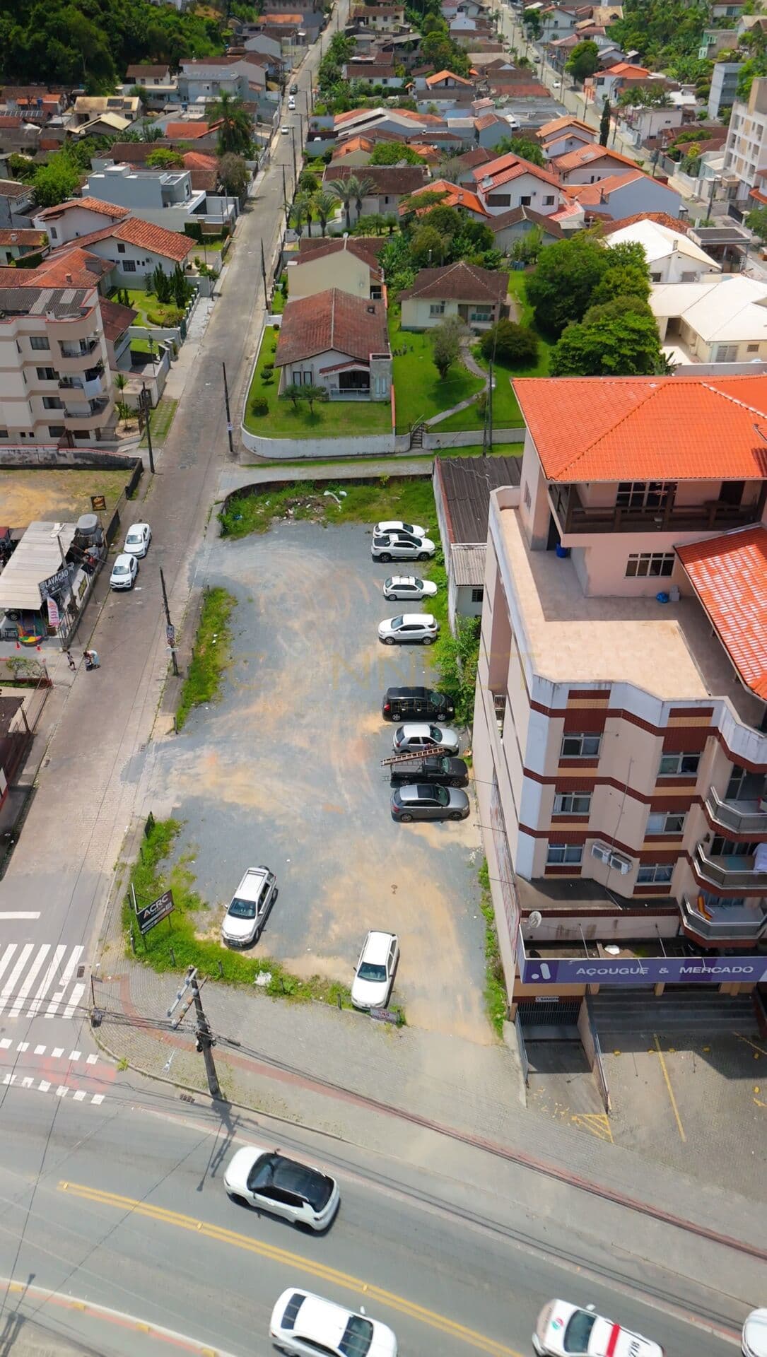 Terreno com cerca de 900m2