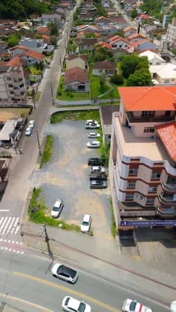 Terreno com cerca de 900m2