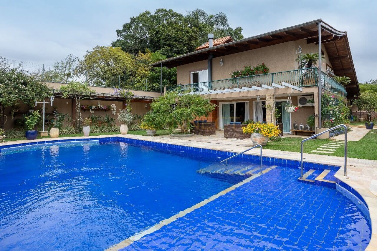 Casa 4 Suítes no Bairro Ponta Aguda