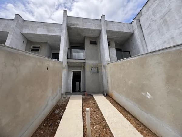 Sobrado 2 Suítes e 2 Vagas de Garagem