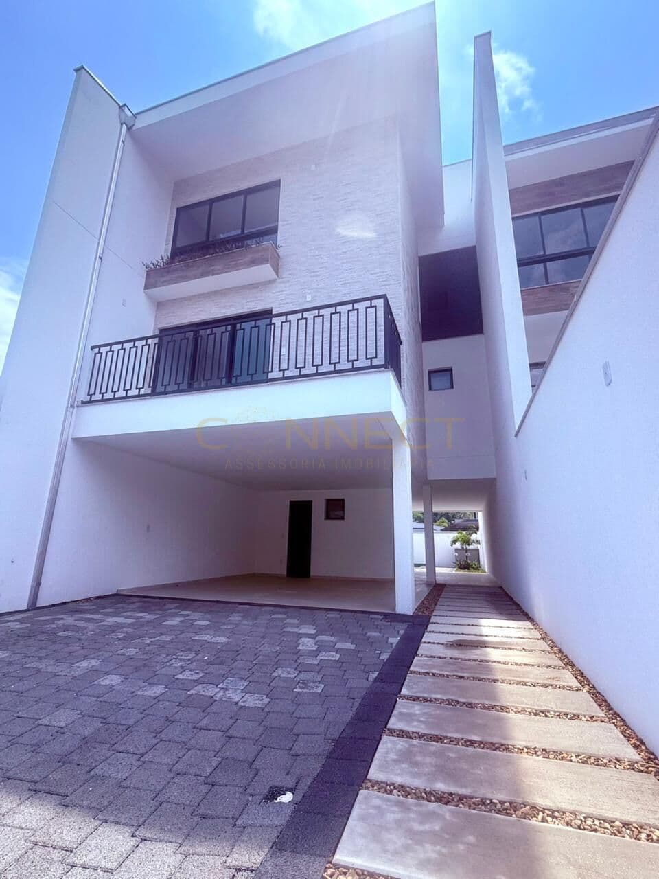 Triplex Exclusivo com Piscina sendo 3 Suítes na Escola Agricola – Blumenau