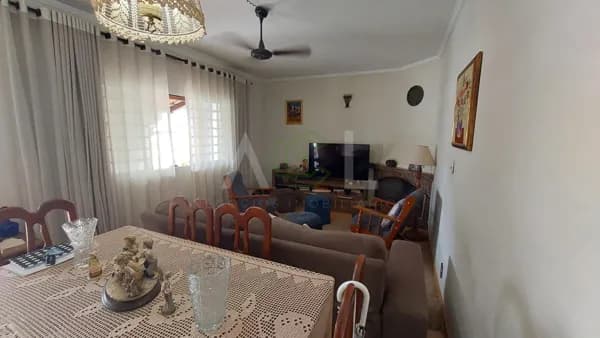 Casa de Condomínio em Jundiaí - Medeiros