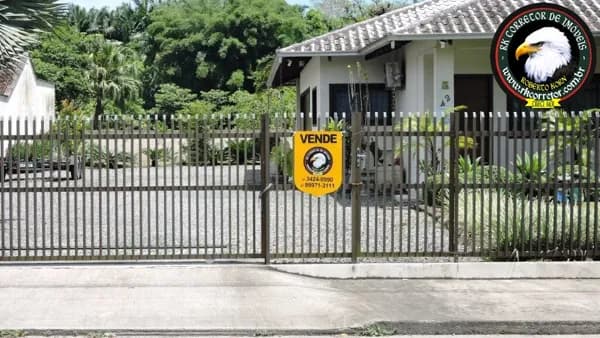 MAGNÍFICA RESIDÊNCIA NO LOTEAMENTO RIO LINDO – PIRABEIRABA.