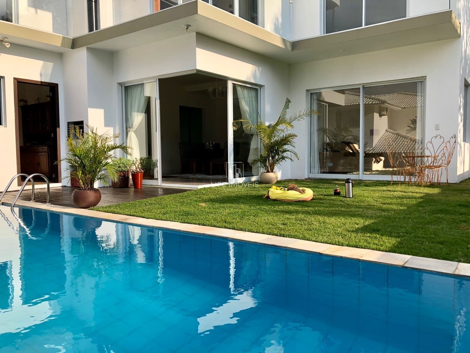 Casa alto padrão à venda em Garopaba/SC no Jardim Panorâmico com 3 suítes e vista mar