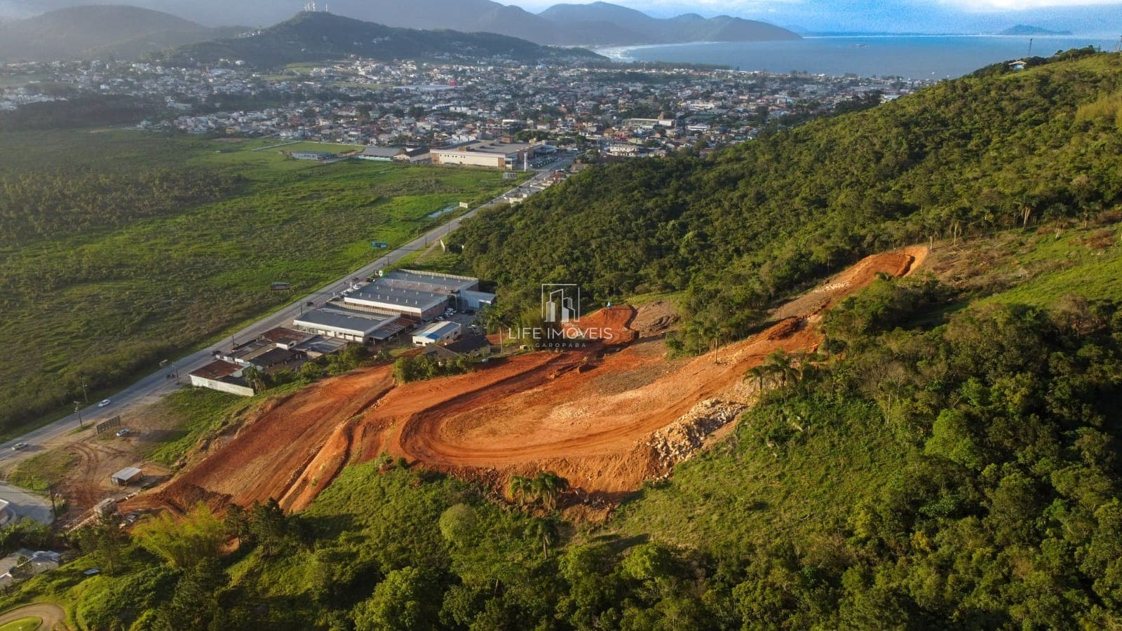 Lotes à venda em Garopaba/SC no Condomínio Pôr do Sol com vista para lagoa e cidade