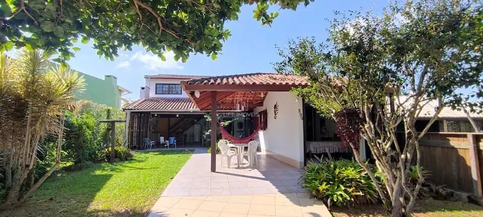 Casa mobiliada à venda em Garopaba/SC no Centro com 4 quartos e 3 vagas
