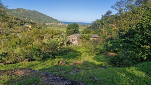 Terreno à Venda na Praia do Siriú em Garopaba – 1.346 m² com Vista Panorâmica para o Mar