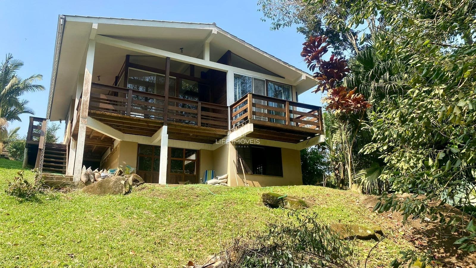 Casa com vista à venda em Garopaba/SC na Encantada com 3 quartos e terreno de 630m²