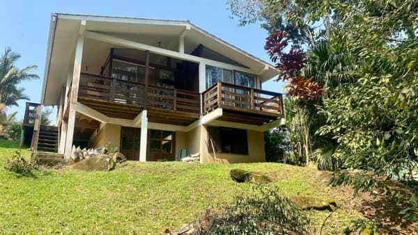 Casa com vista à venda em Garopaba/SC na Encantada com 3 quartos e terreno de 630m²