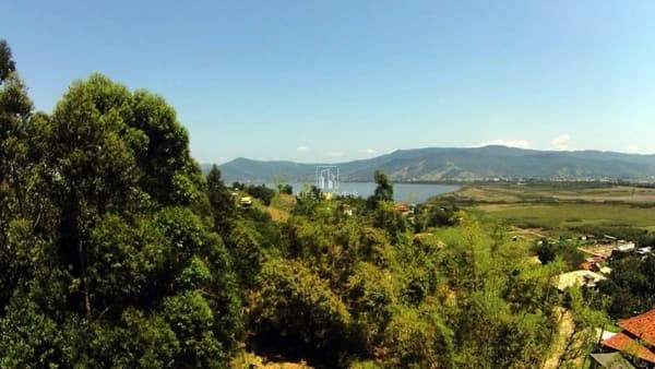Terreno 3.013m² à venda em Garopaba/SC na Praia da Ferrugem com vista para lagoa