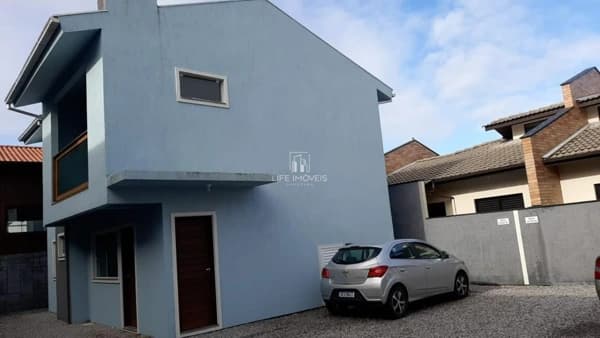 Casa com 2 apartamentos à venda em Garopaba/SC no Campo Duna com renda