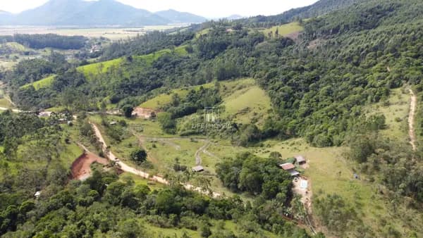 Área Rural 5.000m² com Casa | Água e Luz | Ideal para Airbnb