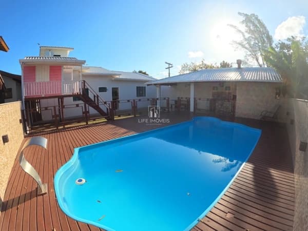 Casa 3 dormitórios à venda em Imbituba/SC no Arroio com piscina e suíte