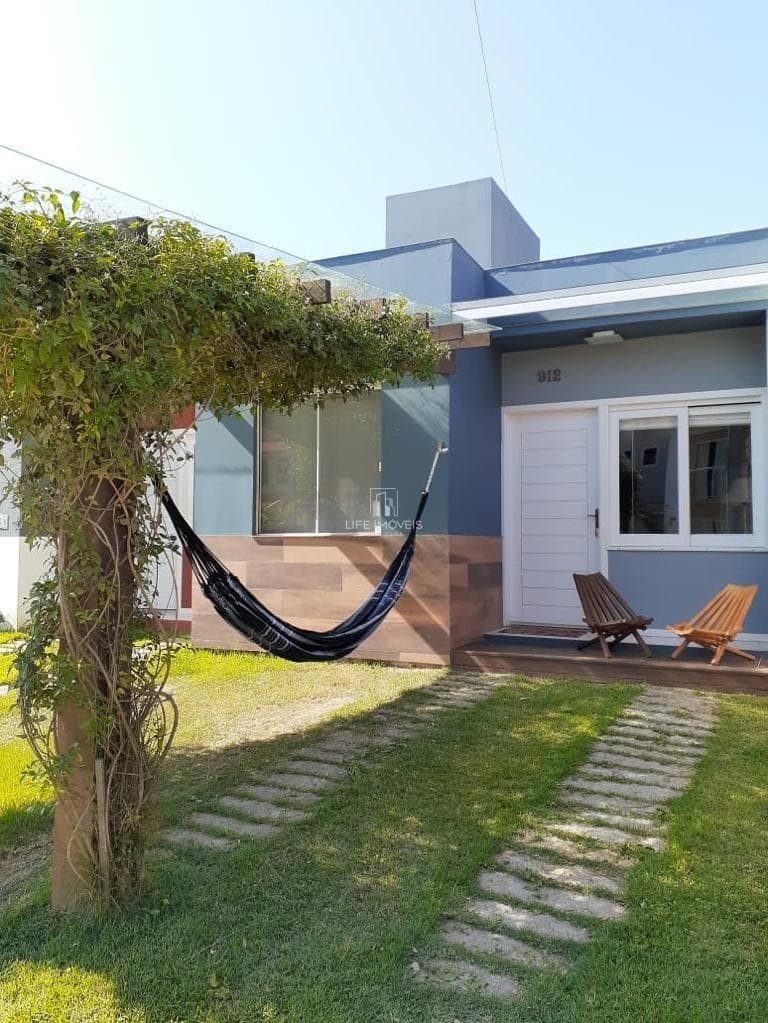 Casa geminada 2 dormitórios à venda em Garopaba/SC no Ambrósio mobiliada e financiável