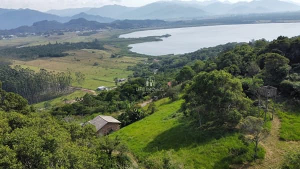 Terreno à Venda em Garopaba no Condomínio Lagoa do Coração – 800 m² com Vista e Exclusividade