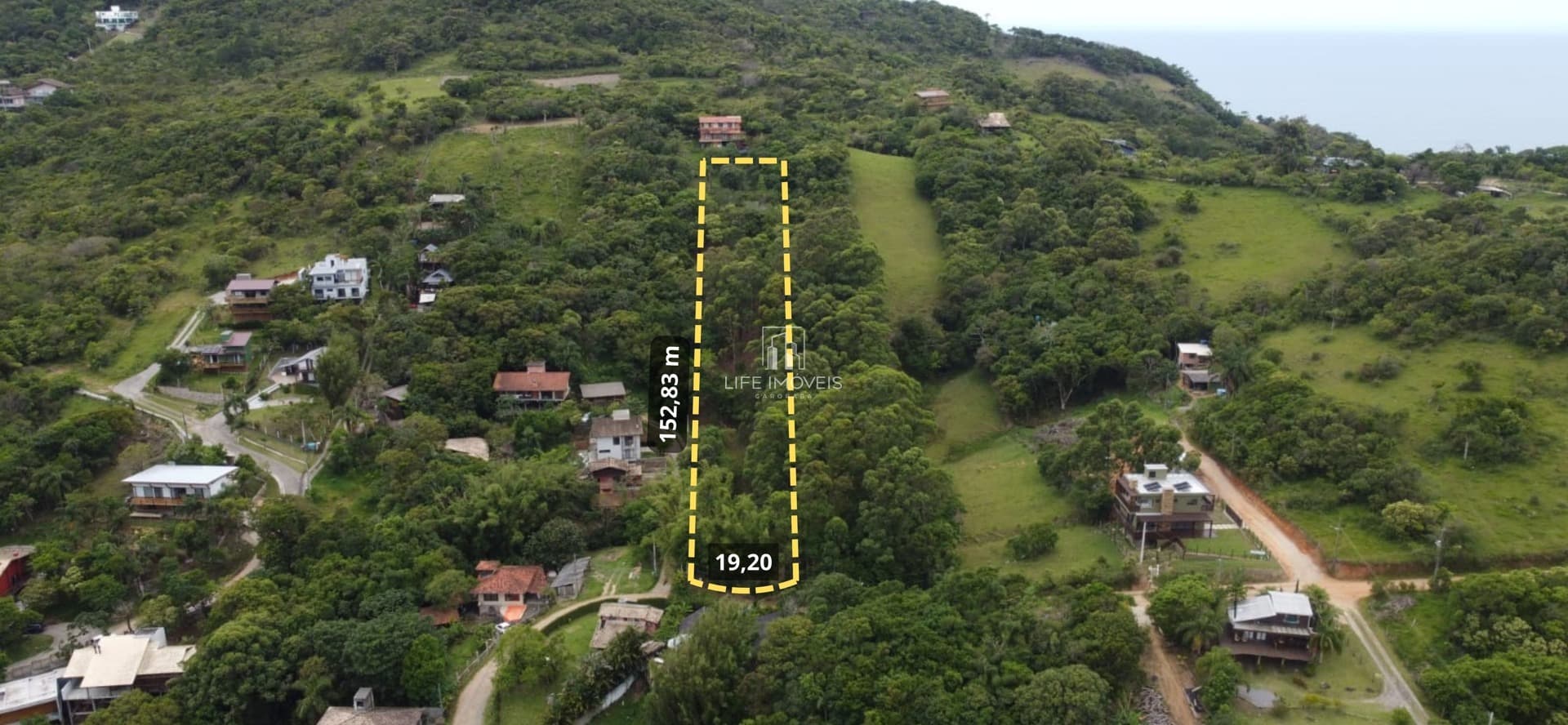 Terreno 3.013m² à venda na Praia da Ferrugem com vista para a lagoa