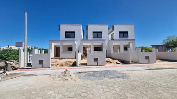 Sobrados à Venda em Garopaba no Ambrósio – 3 Dormitórios com 2 Suítes no Moradas dos Jasmins