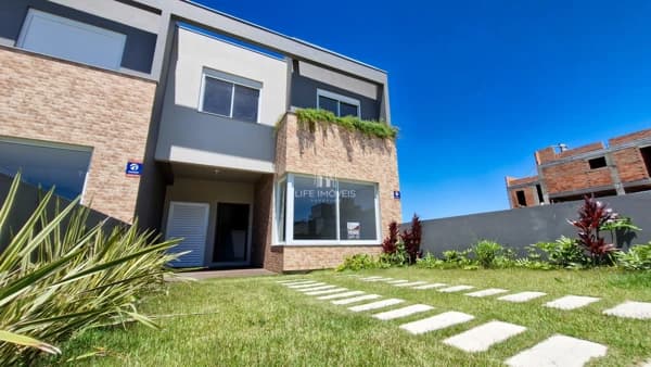 Casa à Venda em Garopaba no Ferraz – 3 Dormitórios com Suíte no Loteamento Langarone