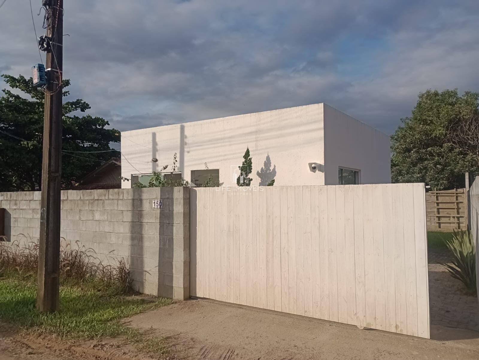 Casa à Venda em Garopaba Próxima à Ferrugem – 2 Dormitórios em Terreno de 360 m²