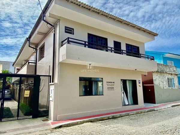 Pousada à Venda no Centro de Garopaba – 1 Quadra da Praia com Estrutura Completa